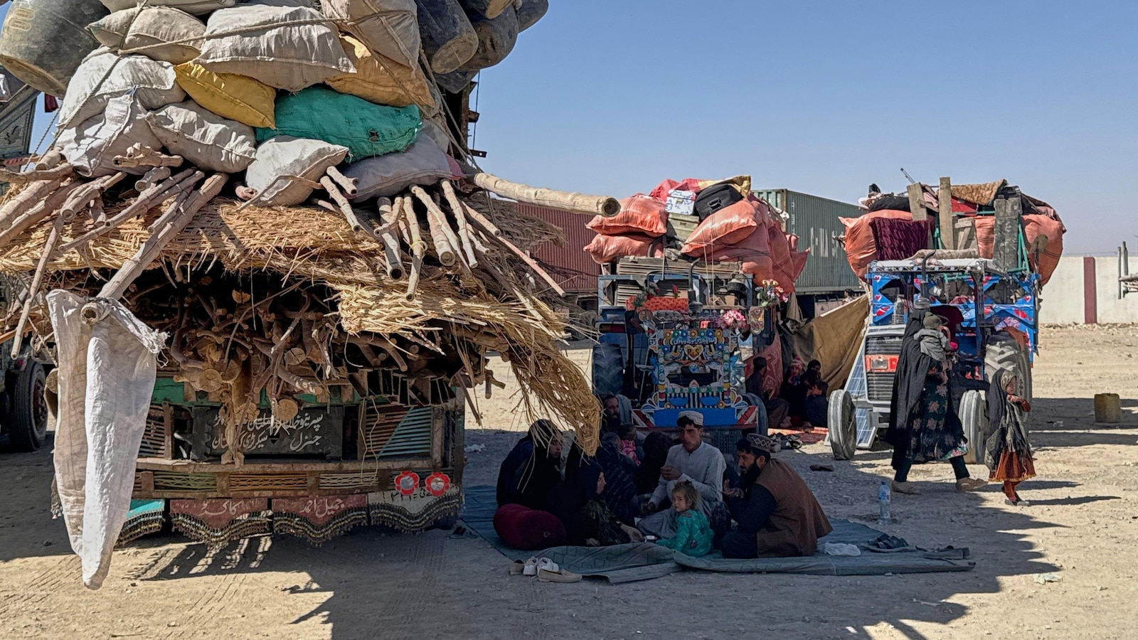 Pakistan and Afghanistan border closure extends into second day after deadly clashes