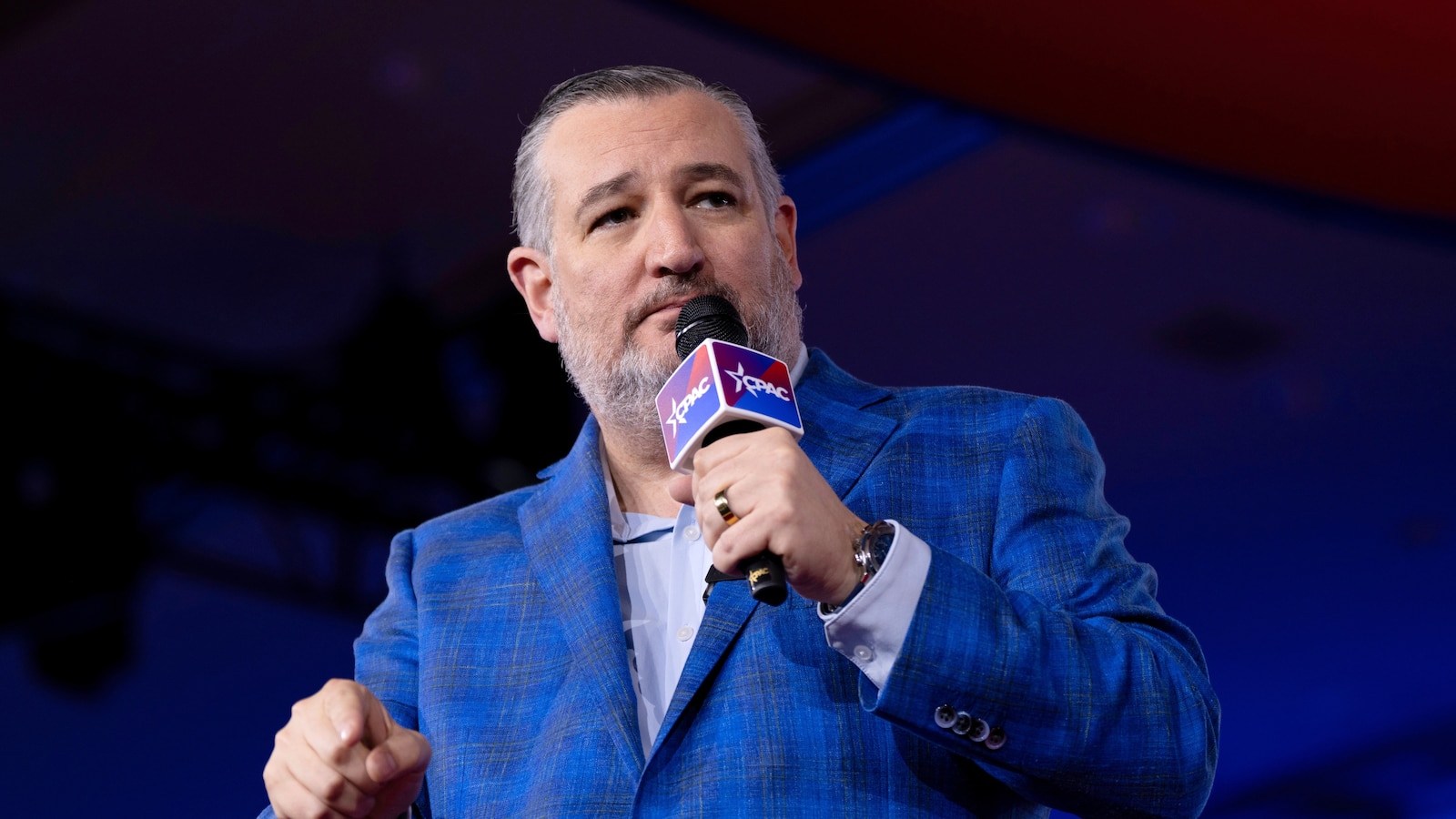 Key Sens. Cruz, Cantwell look to break college sports logjam in Congress with a bipartisan bill