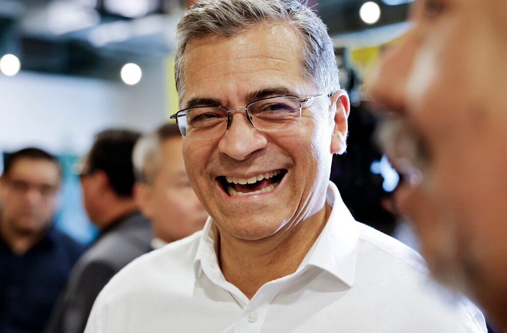PHOTO: California Gubernatorial Candidate Xavier Becerra Campaigns In Los Angeles