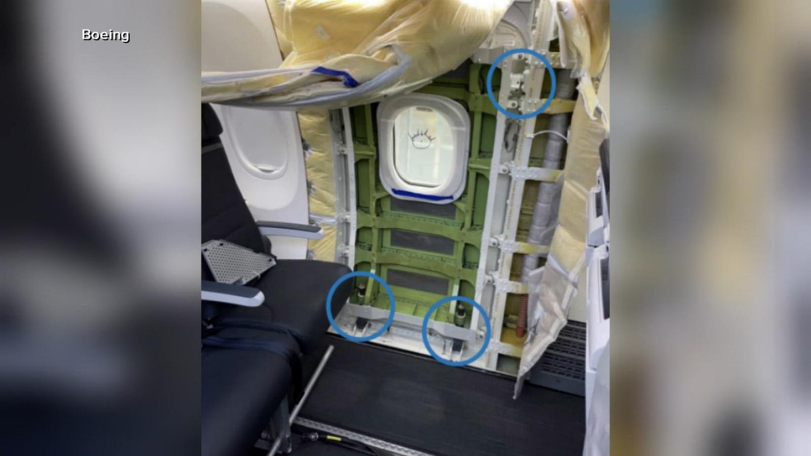 Video 4 bolts missing from Alaska Airlines door plug before