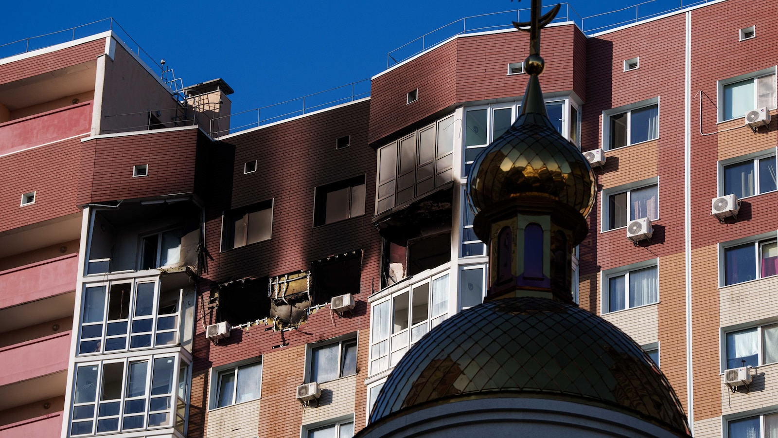 Руските въздушни удари спират движението по 3 моста в Киев в нова тактика за прекъсване