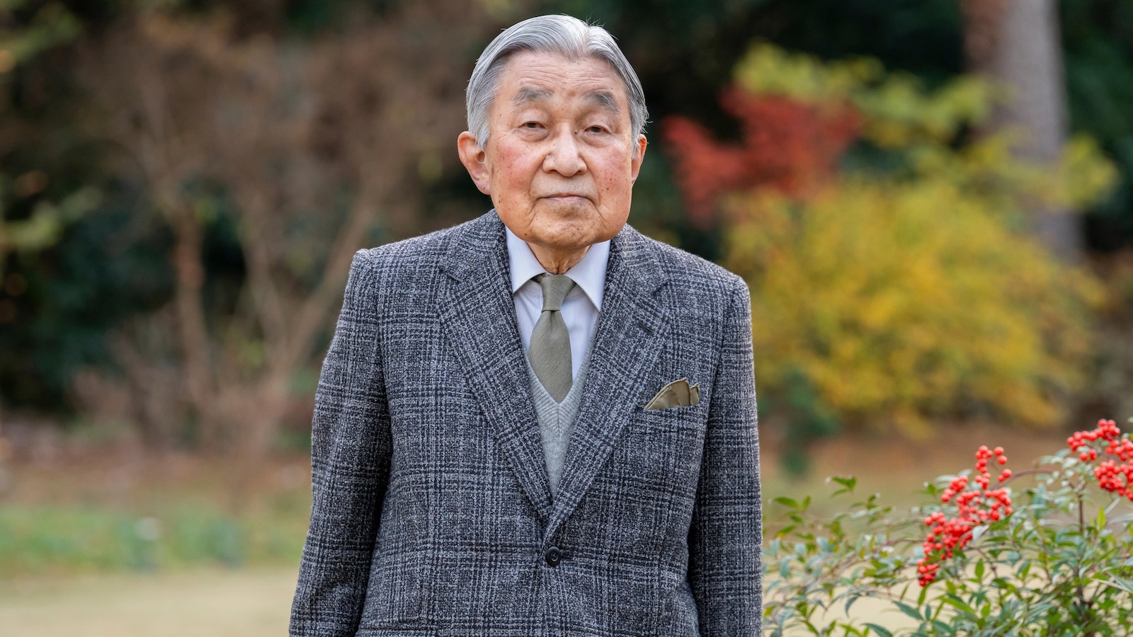 Бившият император на Япония навършва 92 години, тъй като сърдечното му състояние се стабилизира след здравословни опасения
