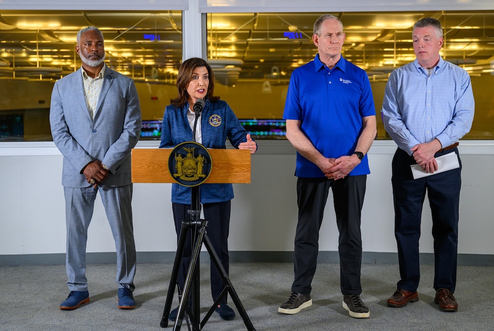 New York Governor Kathy Hochul delivers remarks at the LIRR briefing at NYCT Command Center.