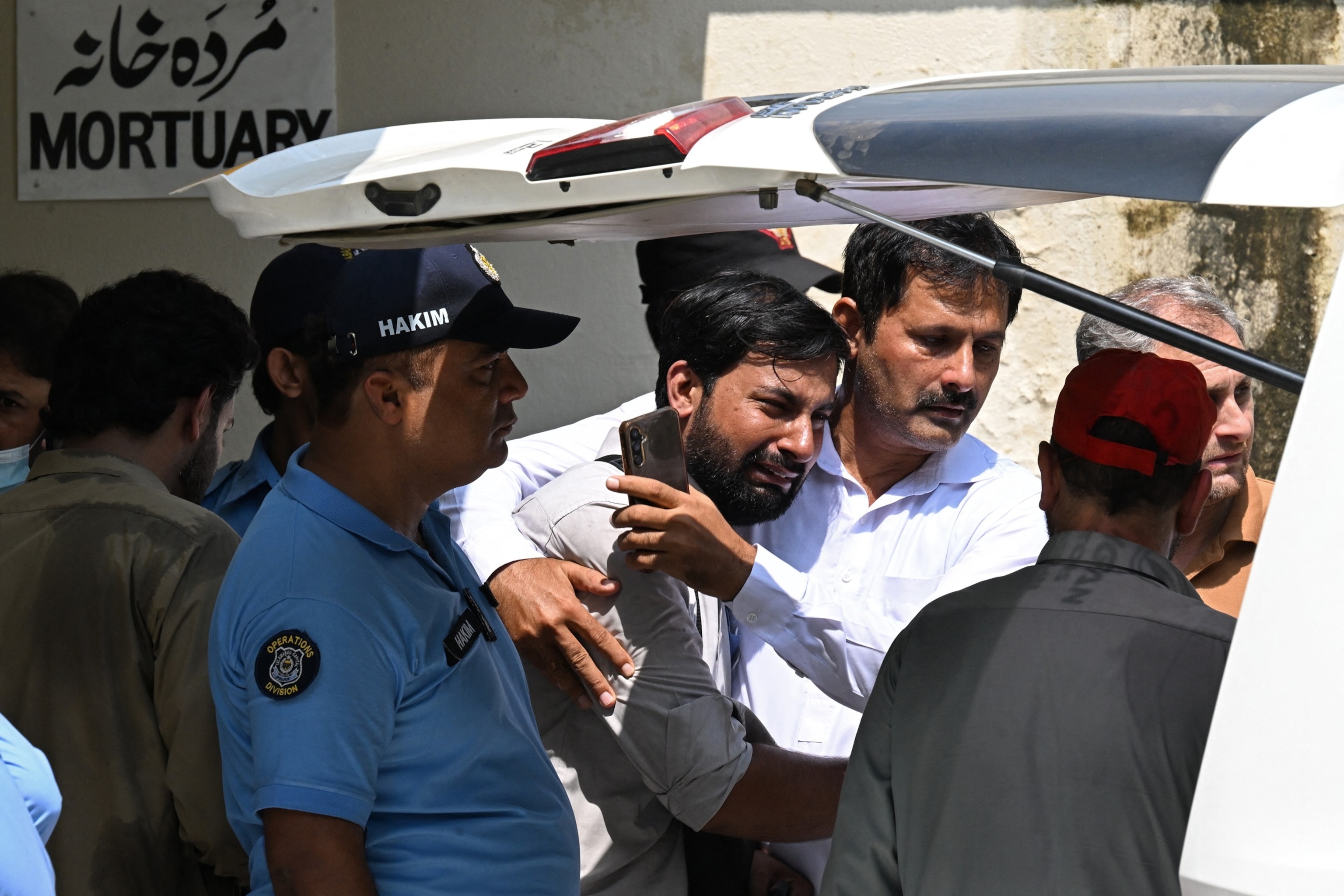 PHOTO: TOPSHOT-PAKISTAN-HOSPITAL-FIRE