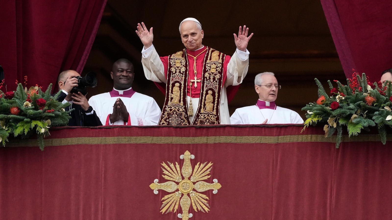 Папа Лъв XIV по време на първото си послание за