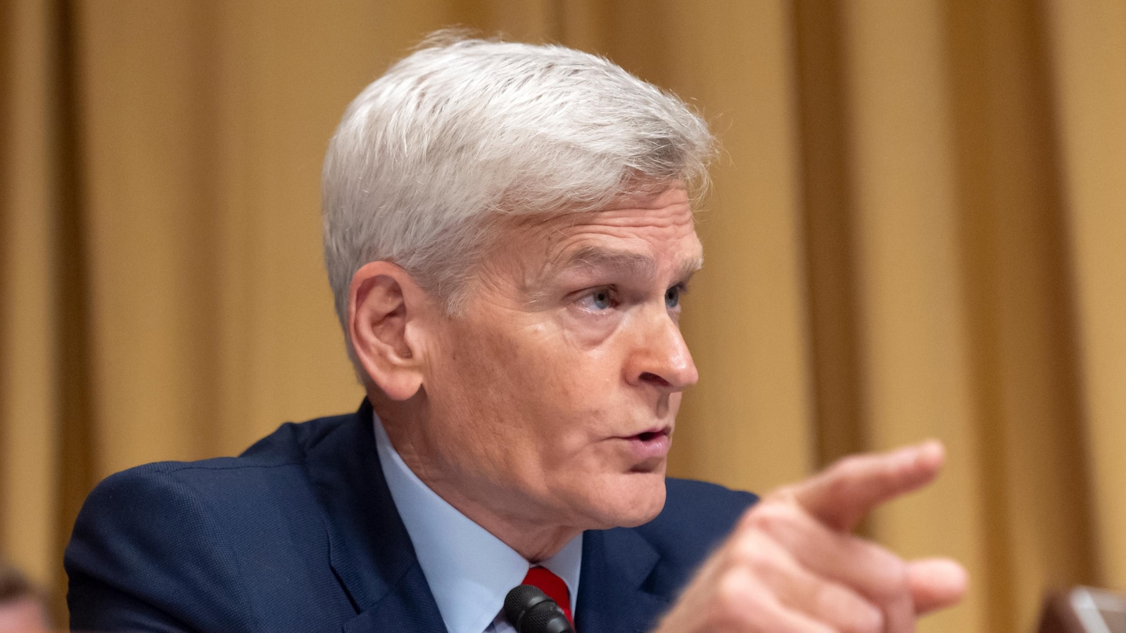 HHS Secretary Kennedy Faces Vaccine Access Criticism Amid Legacy of Operation Warp Speed