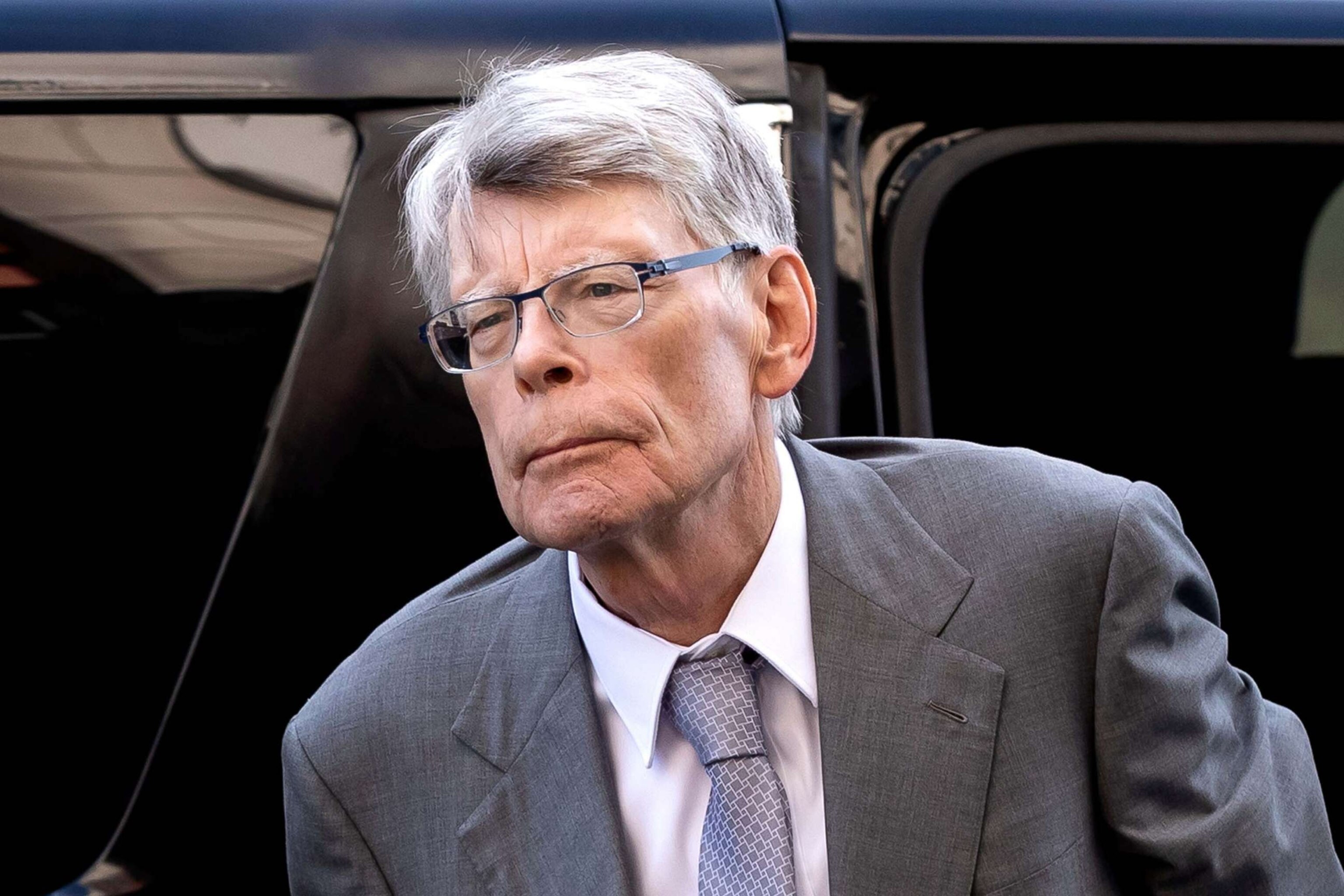 PHOTO: Author Stephen King arrives to testify at the E. Barrett Prettyman Federal Courthouse in Washington, D.C., August 2, 2022. King will testify on a trial to prevent the proposed merger of Penguin Random House and Simon & Schuster.