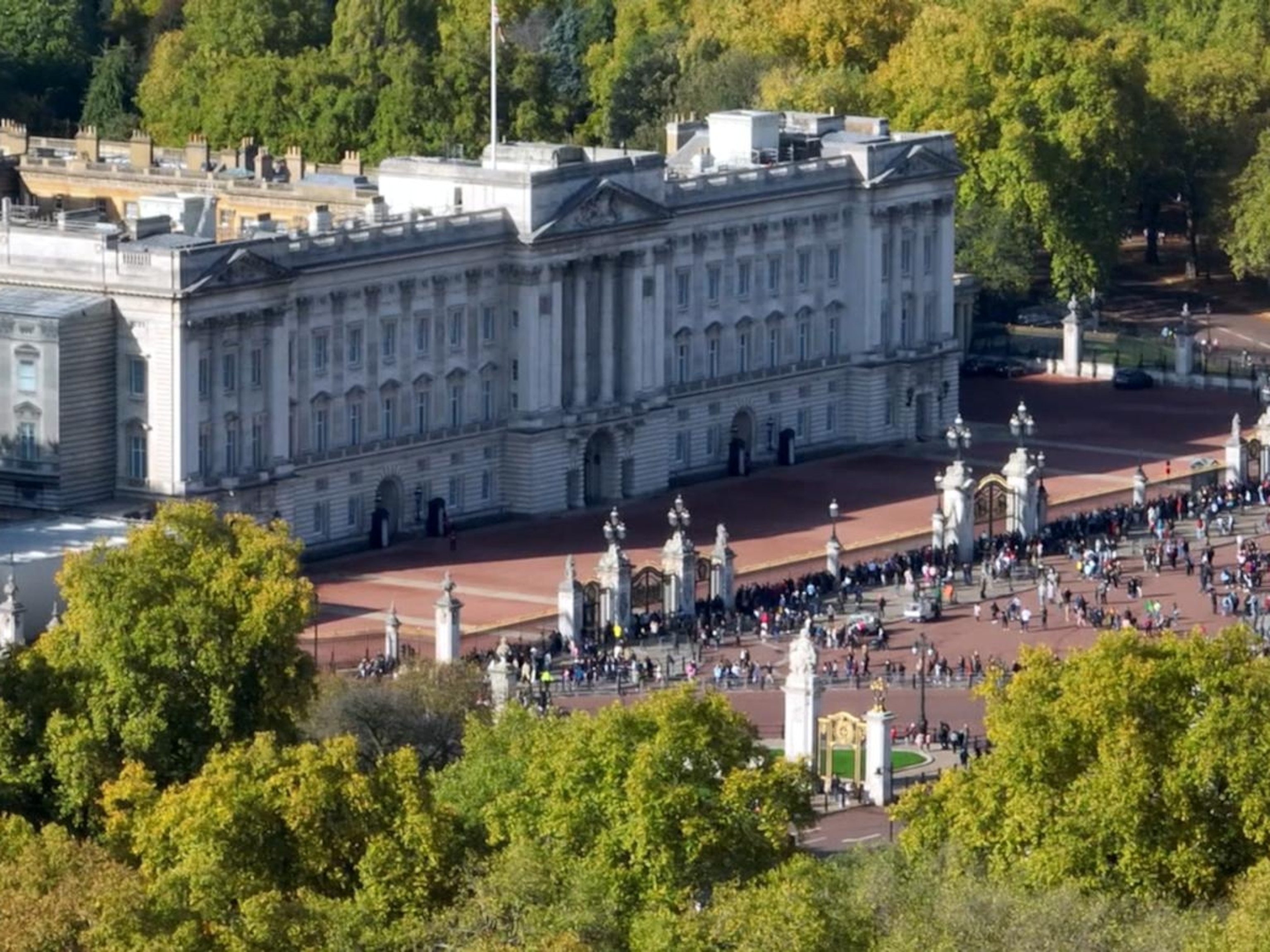 Video King Charles, Queen Camilla will not move into Buckingham