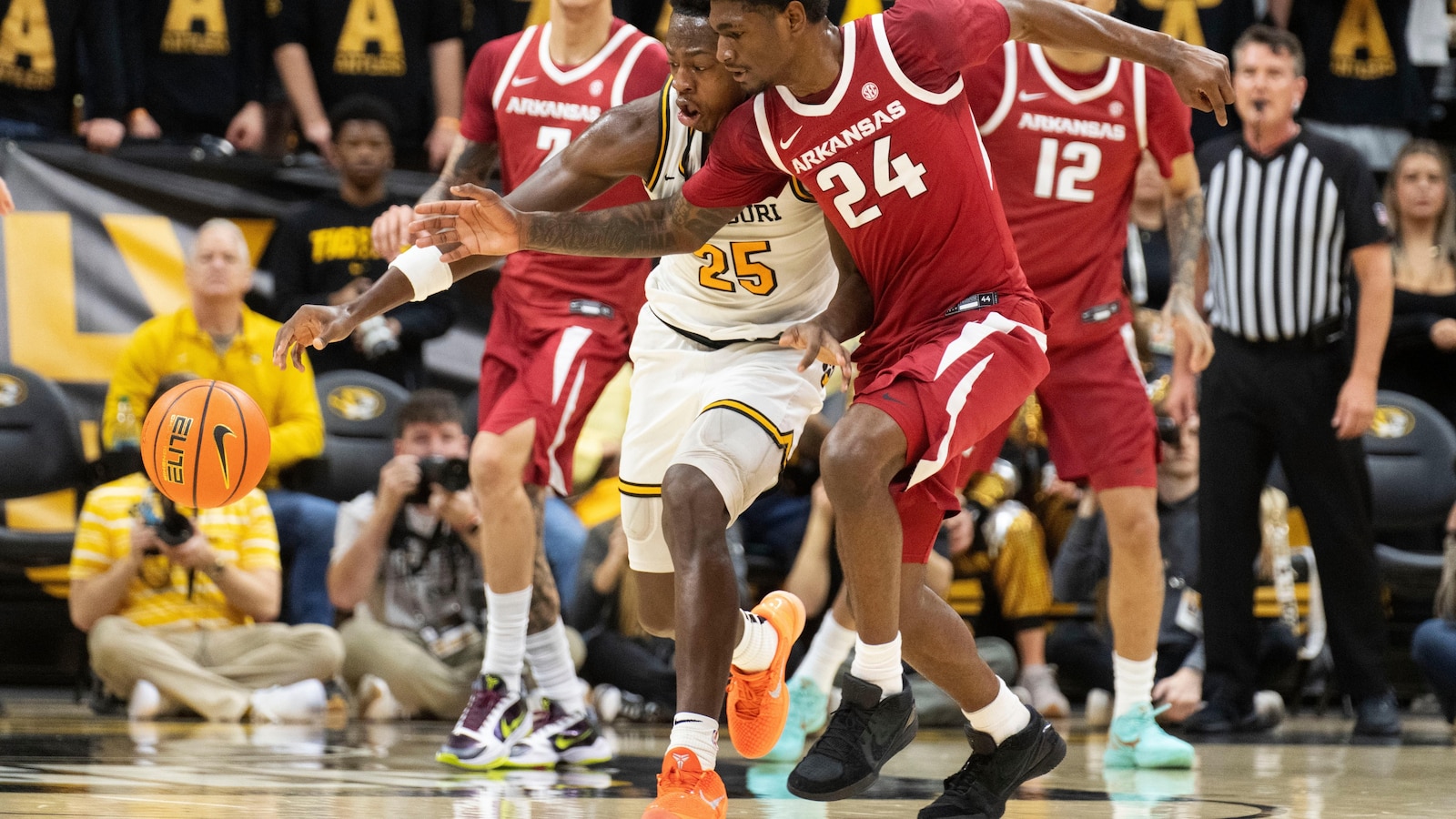 No. 20 Arkansas beats Missouri 88-84 in OT to give Calipari his 900th career win