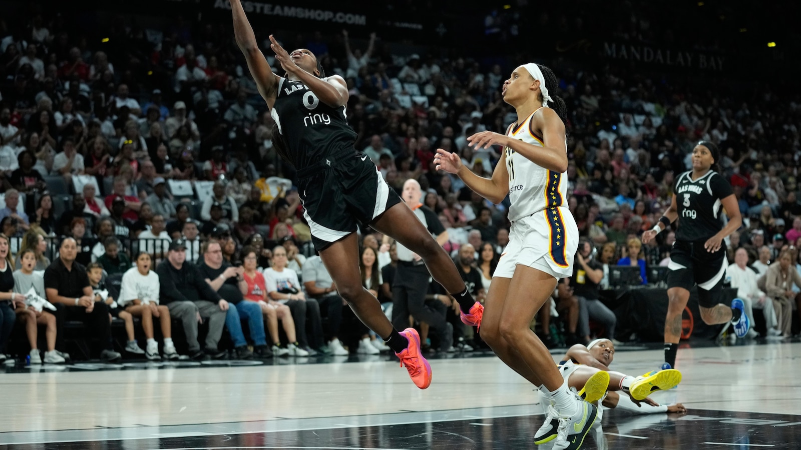 Wilson scores 25 points as Aces even WNBA semifinal series at 1-1 with blowout win over Fever
