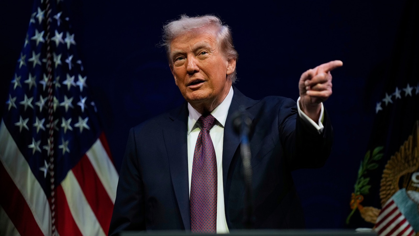 Trump Renews Call for Chicago Intervention, Escalating Standoff with Illinois Leaders