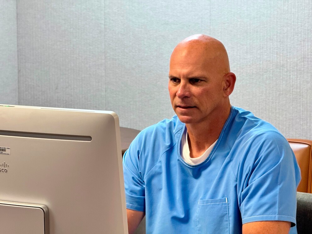 PHOTO: Lyle Menendez