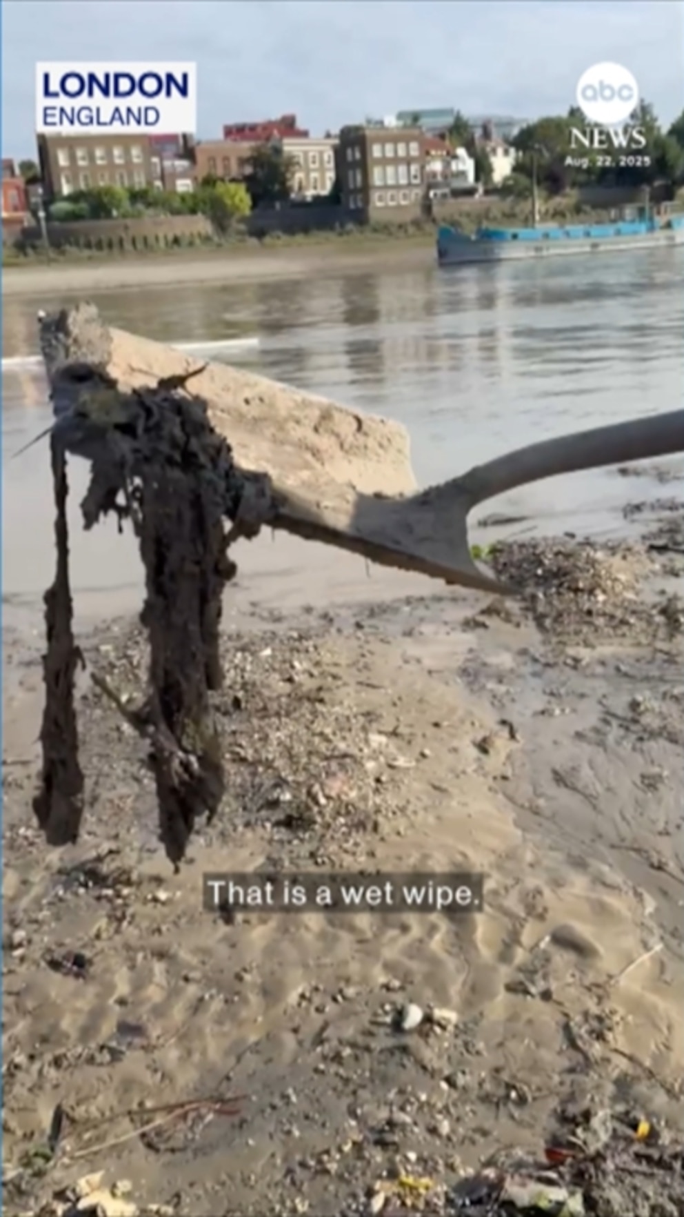 WATCH: 'Wet Wipe Island' clogs up area along River Thames