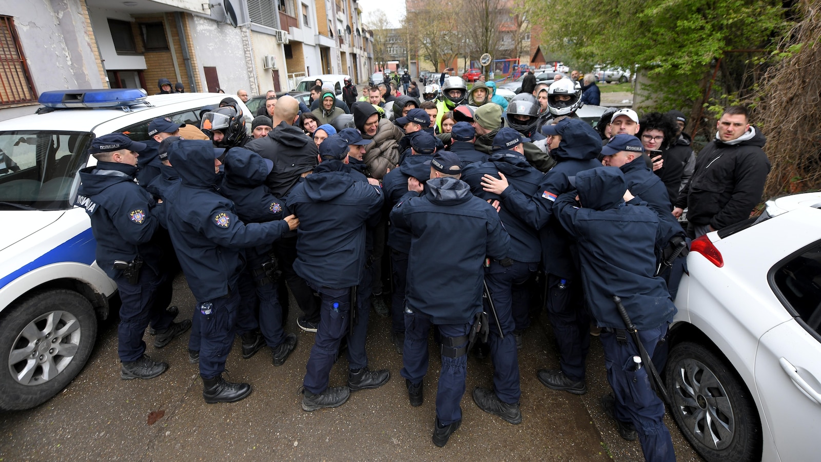 الاتحاد الأوروبي يعرب عن قلقه إزاء تقارير العنف خلال الانتخابات في صربيا ويدعو إلى اتخاذ إجراءات