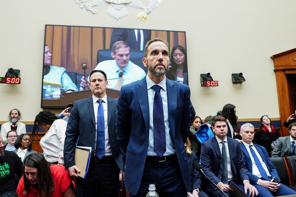 PHOTO: FILE PHOTO: Former special counsel Jack Smith testifies to House Judiciary Committee