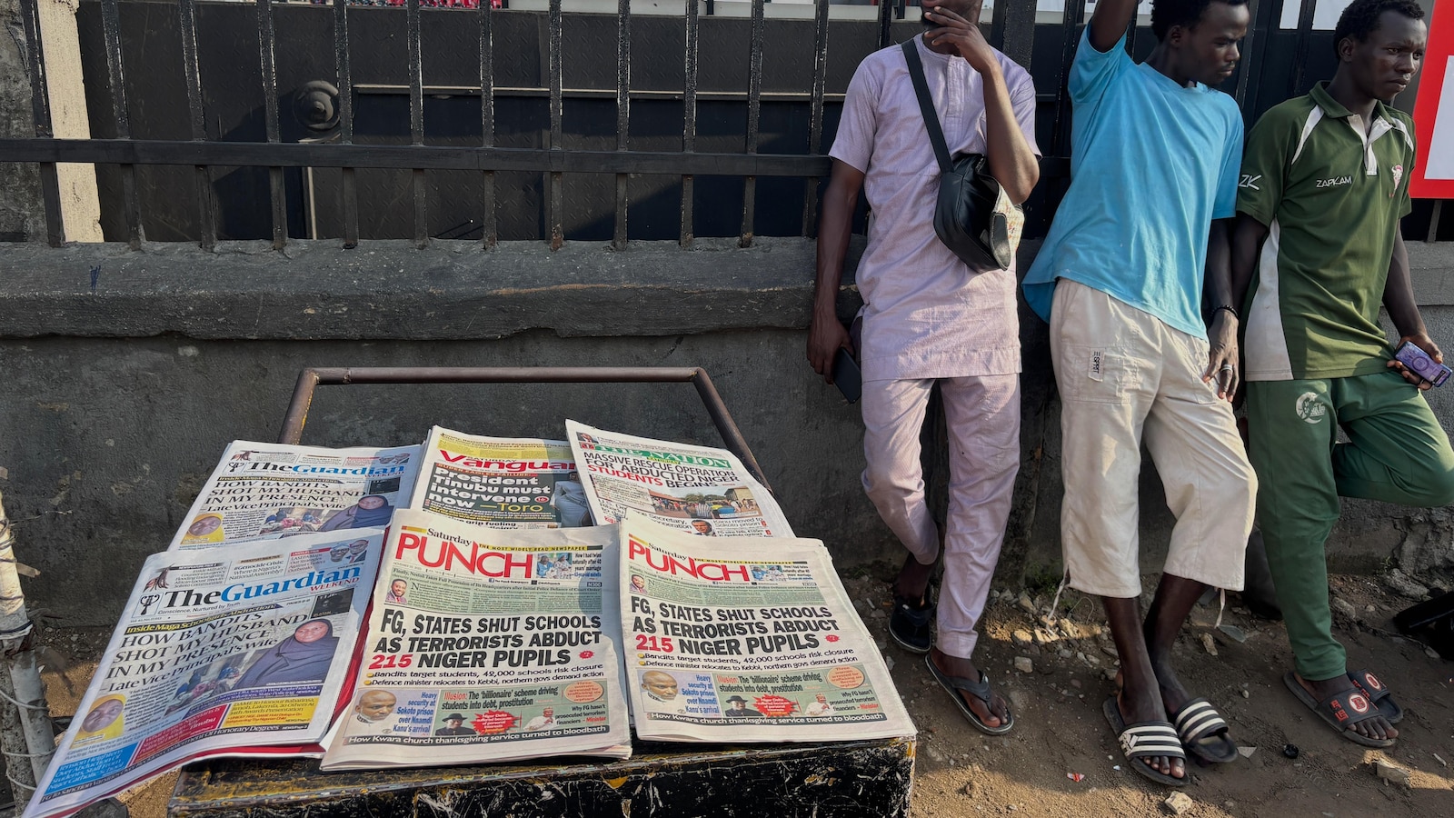 50 escolares escapan del cautiverio en Nigeria; 253 estudiantes y 12 profesores siguen detenidos