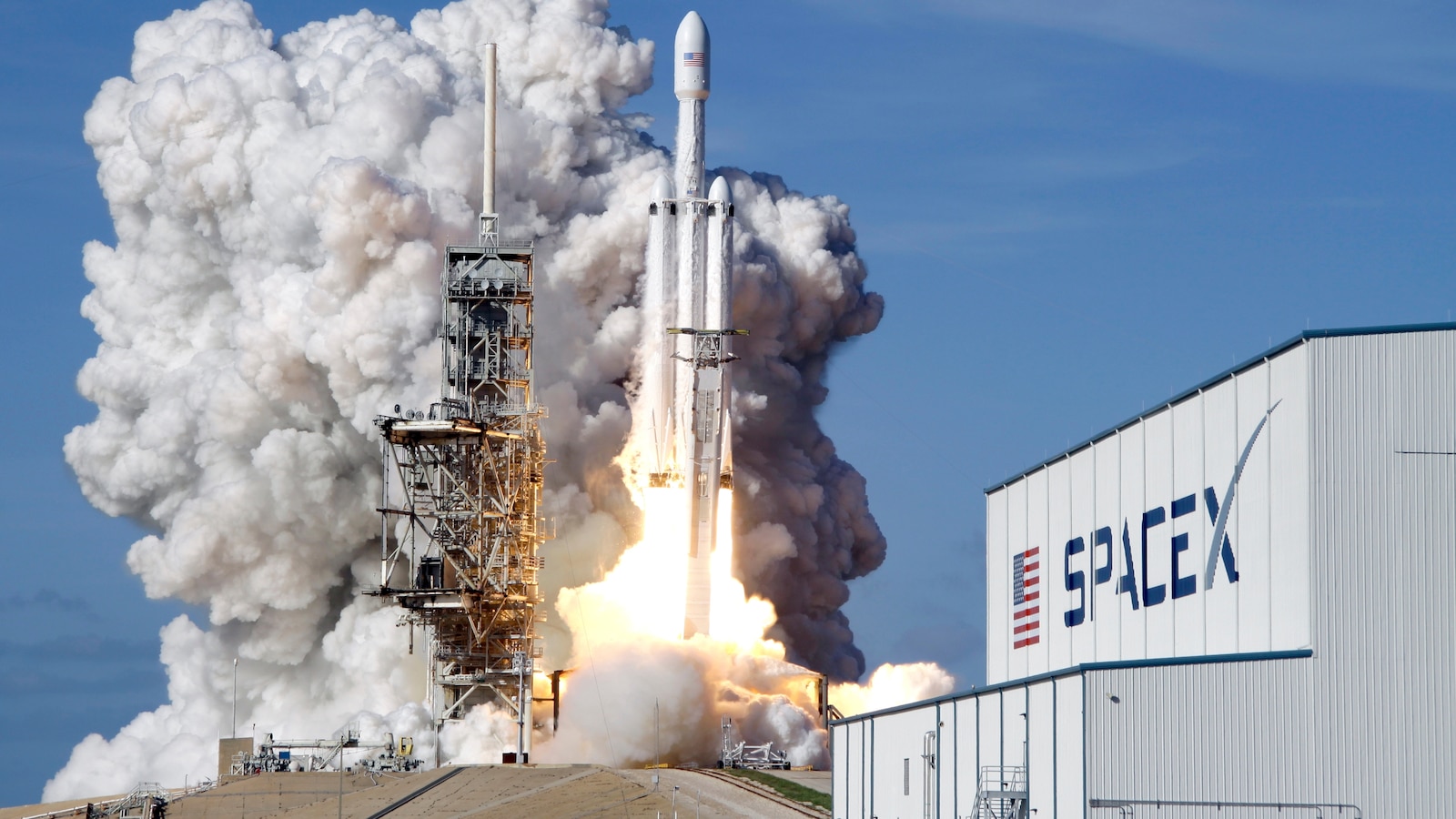 SpaceX wants regular investors to help its stock launch. Here's what to know.