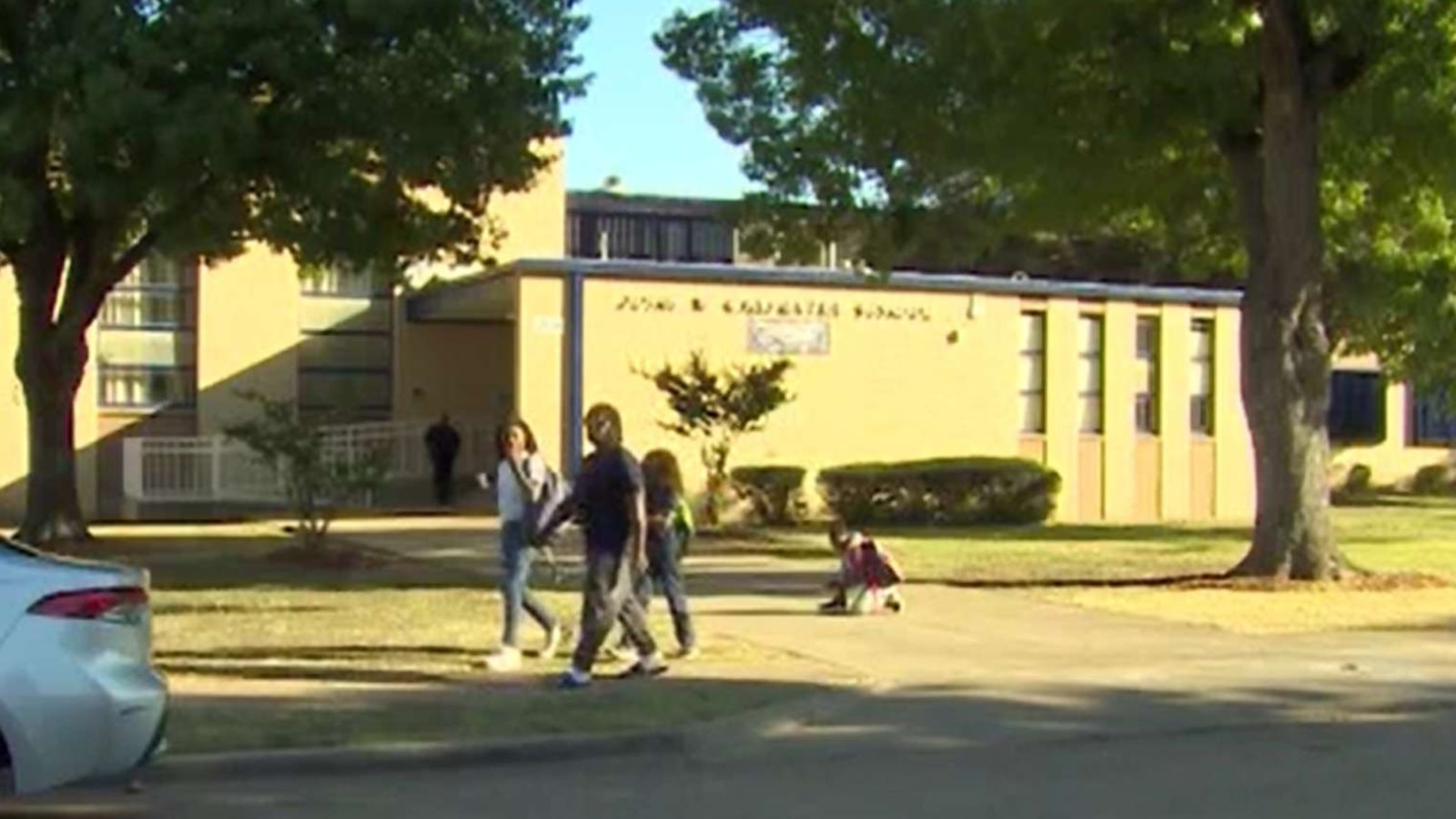 Gun accidentally fires inside Dallas elementary school, official says