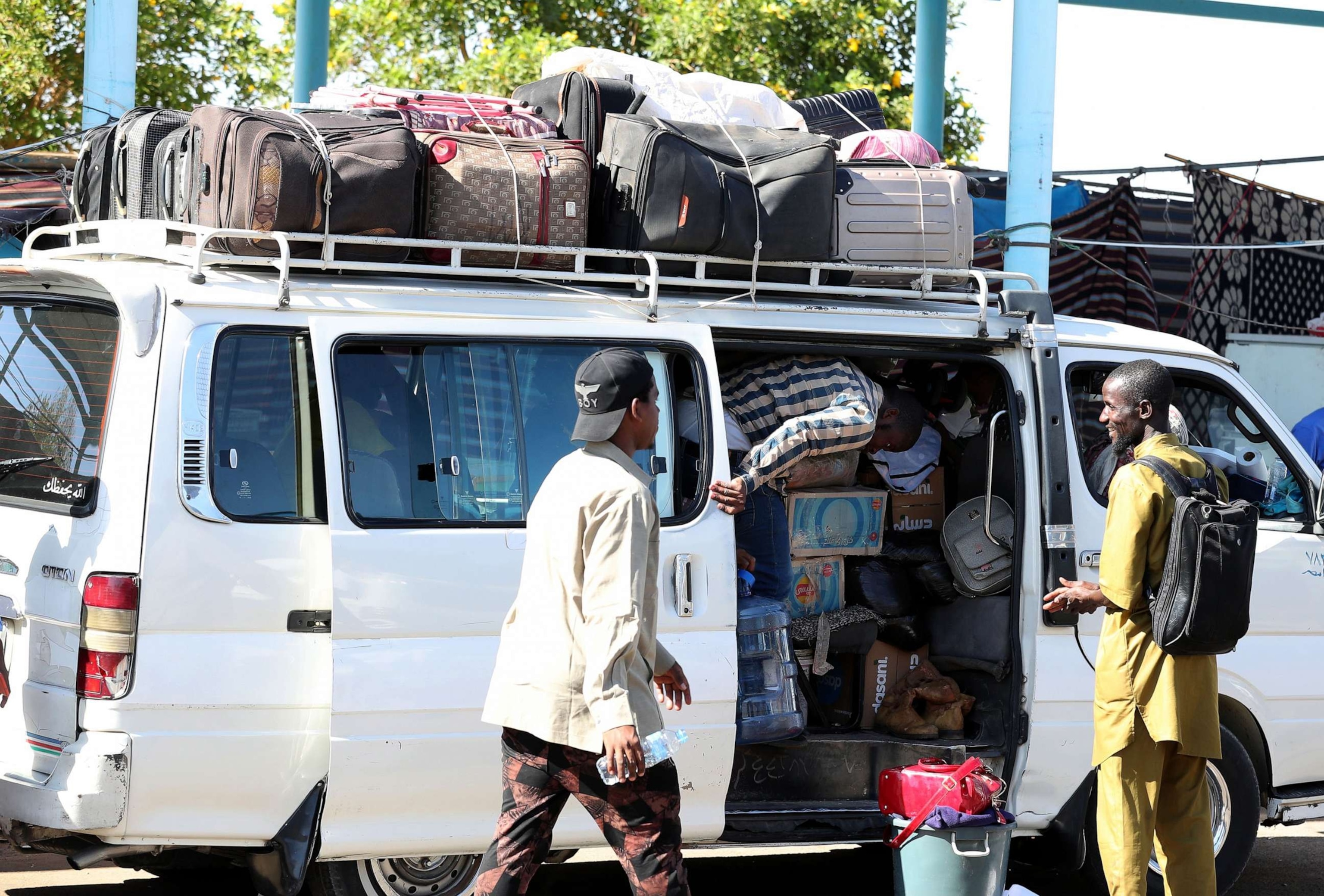 PHOTO: People fleeing Sudan arrive at Wadi Karkar bus station in Aswan, southern Egypt, April 30, 2023.