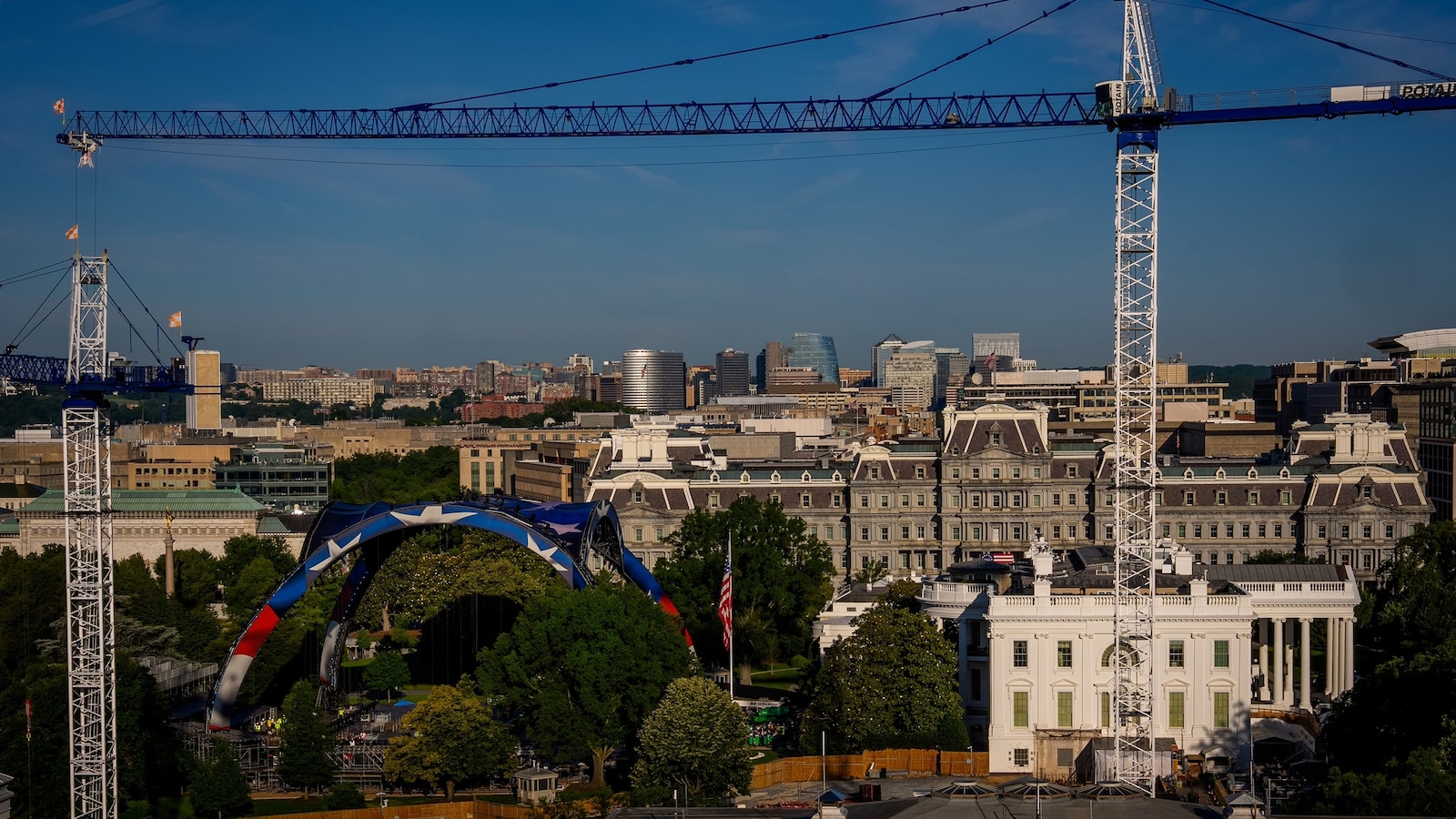 New satellite imagery shows White House UFC structure and ballroom construction