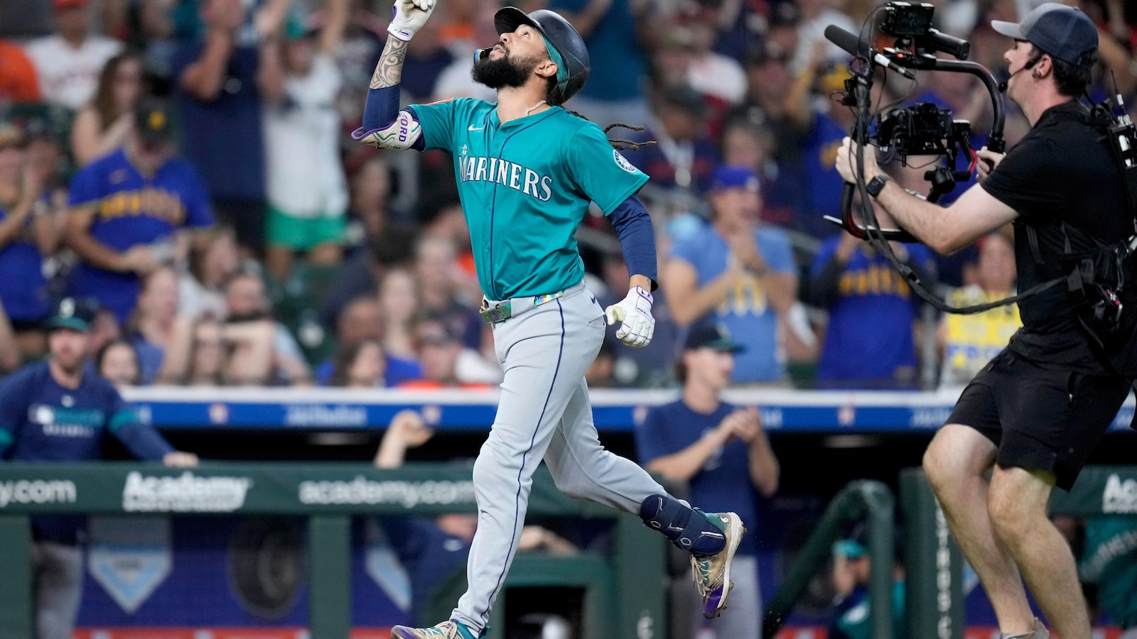 Crawford’s grand slam and Raleigh’s 58th homer lead Mariners to sweep over Astros