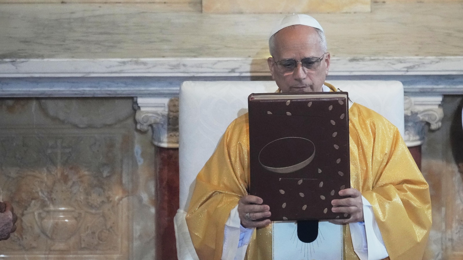 البابا يضاعف من رسالة السلام والوحدة مع استمرار انتقادات ترامب