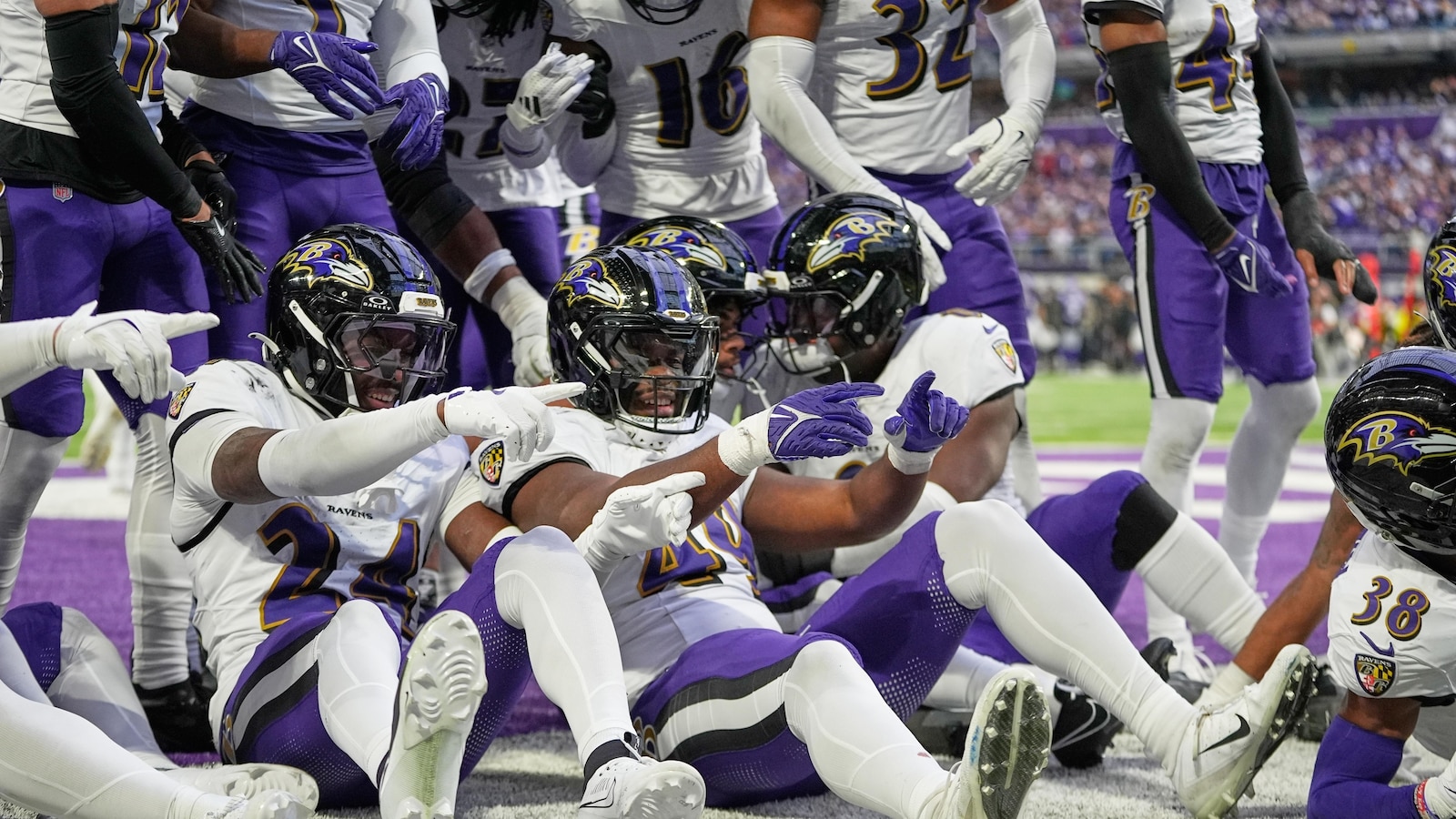 Ravens win 3rd straight game, get 3 takeaways to take down gaffe-prone Vikings 27-19