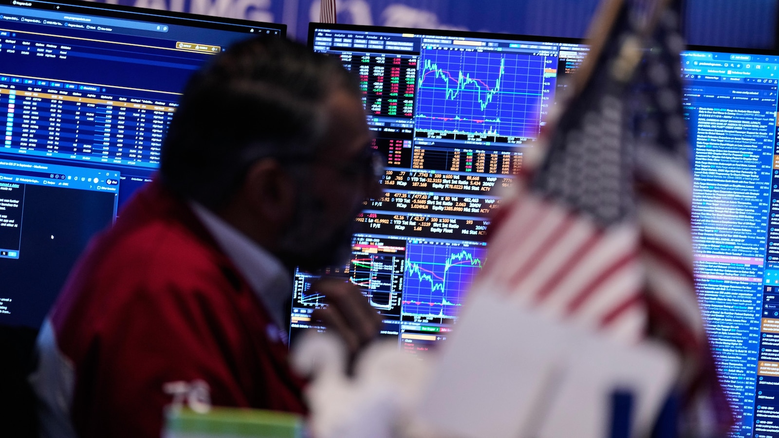 Asian shares mostly gain while oil prices keep rising