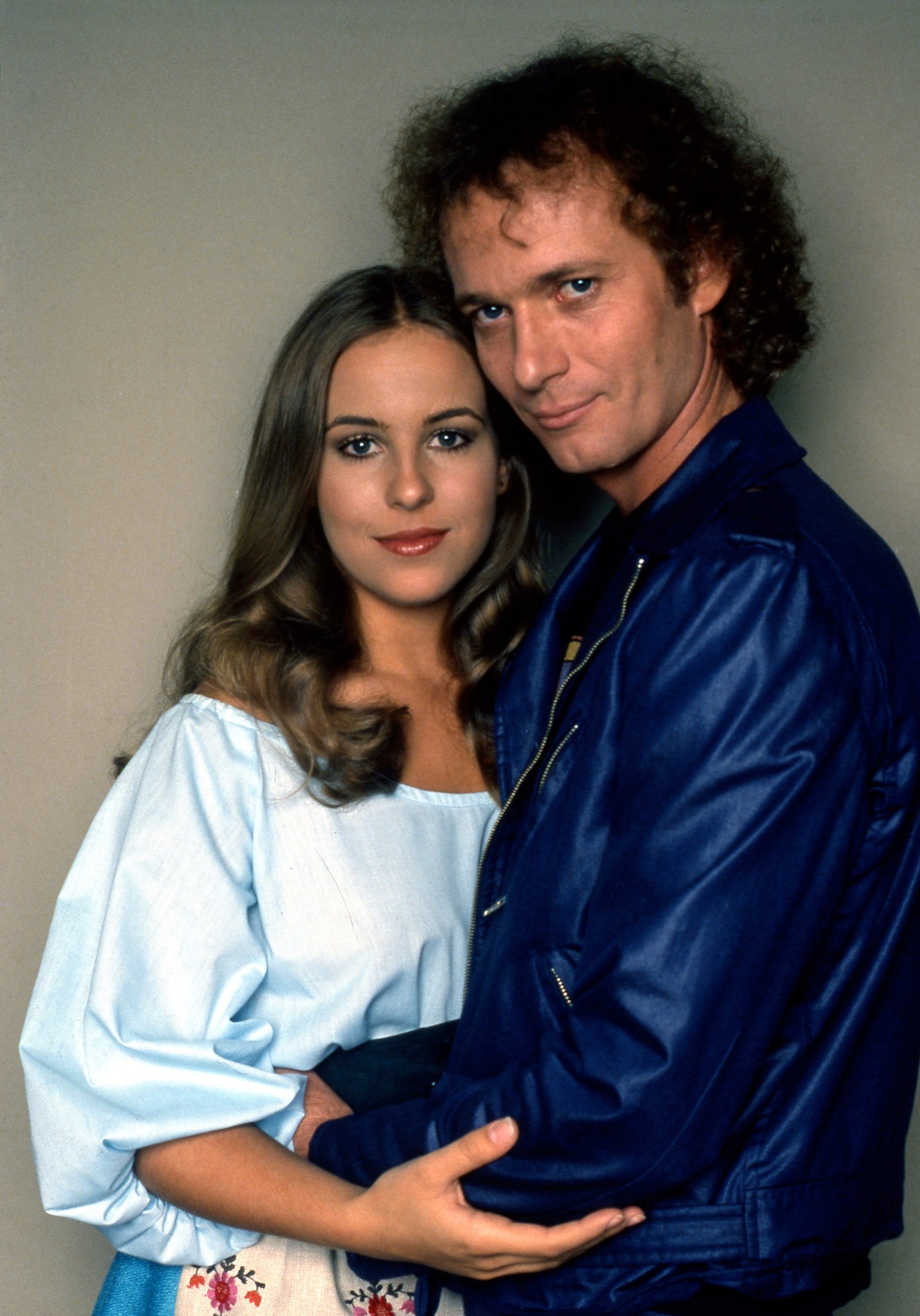 PHOTO: "General Hospital" soap opera stars and supercouple Luke and Laura played by Anthony Geary and Genie Francis pose for a portrait session in circa 1985 in Los Angeles, California .