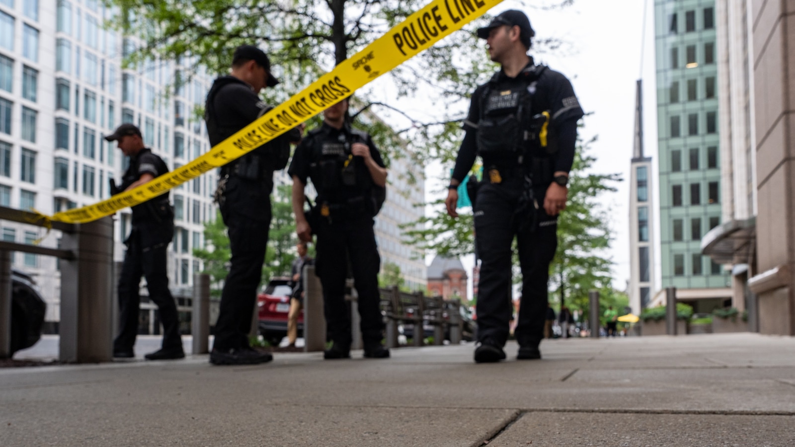  Bystander in serious condition after fatal shooting near White House checkpoint