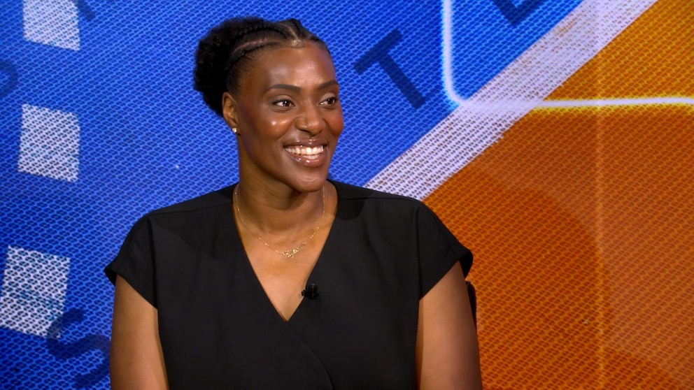 WNBA Legends Bird, Moore, Fowles Inducted Naismith Hall of Fame