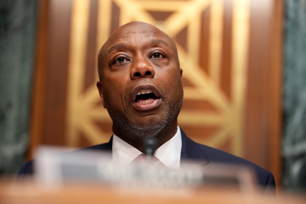 PHOTO: Committee Chairman Sen. Tim Scott delivers an opening statement during the Senate Committee on Banking, Housing, and Urban Affairs confirmation hearing for Kevin Warsh, April 21, 2026 in Washington.