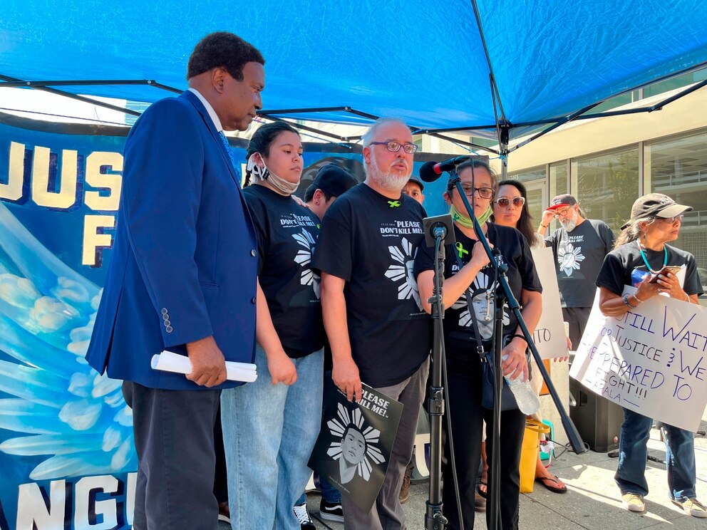 PHOTO: The Angelo Quinto family's attorney with Angelo's stepdad Robert Collins, center, Angelo's sister Bella Quinto Collins and Angelo's mom Cassandra Quinto-Collins, during a news conference in Oakland, Calif., Sept. 7, 2022.