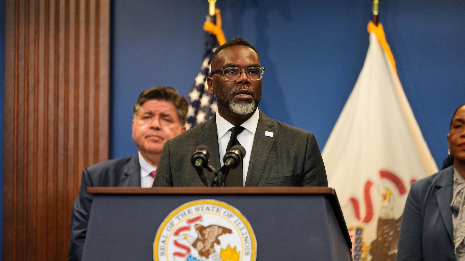 Chicago prepares for an influx of National Guard troops and immigration agents
