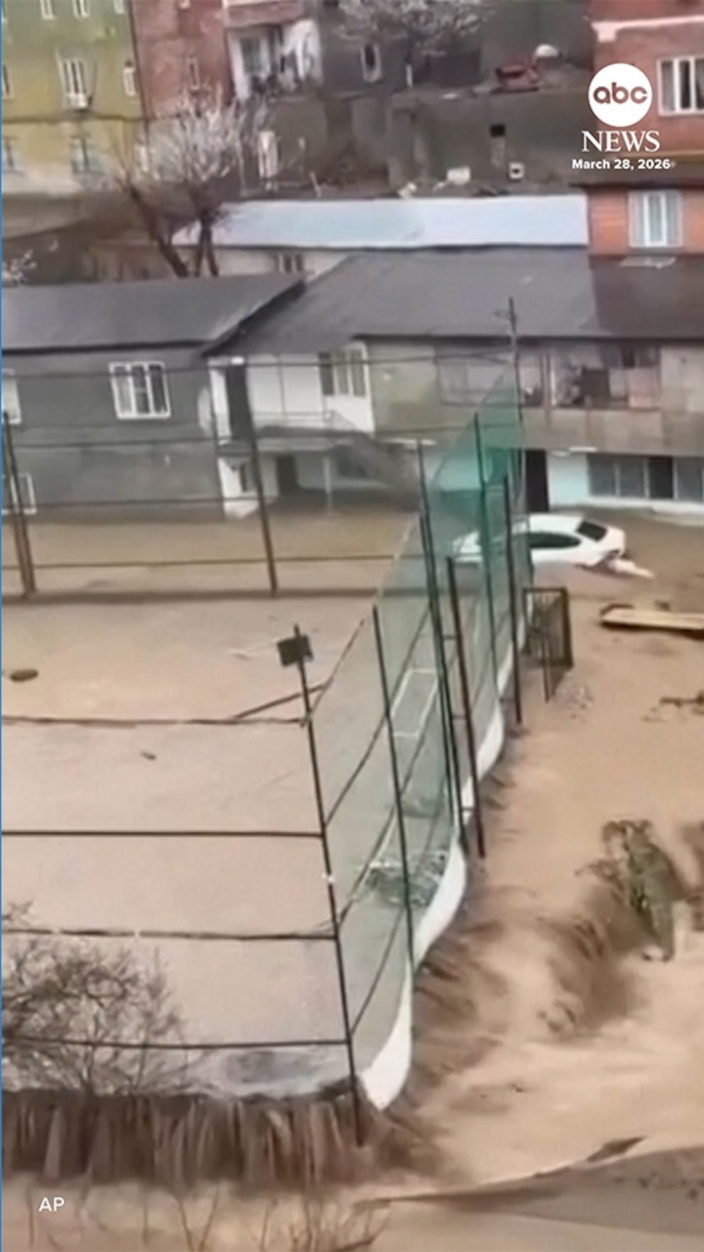 Video Vehicles washed away as flooding hits Russia’s Dagestan region