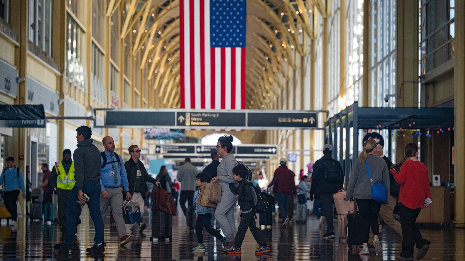 Trump admin live updates: FAA flight cuts to end Monday morning