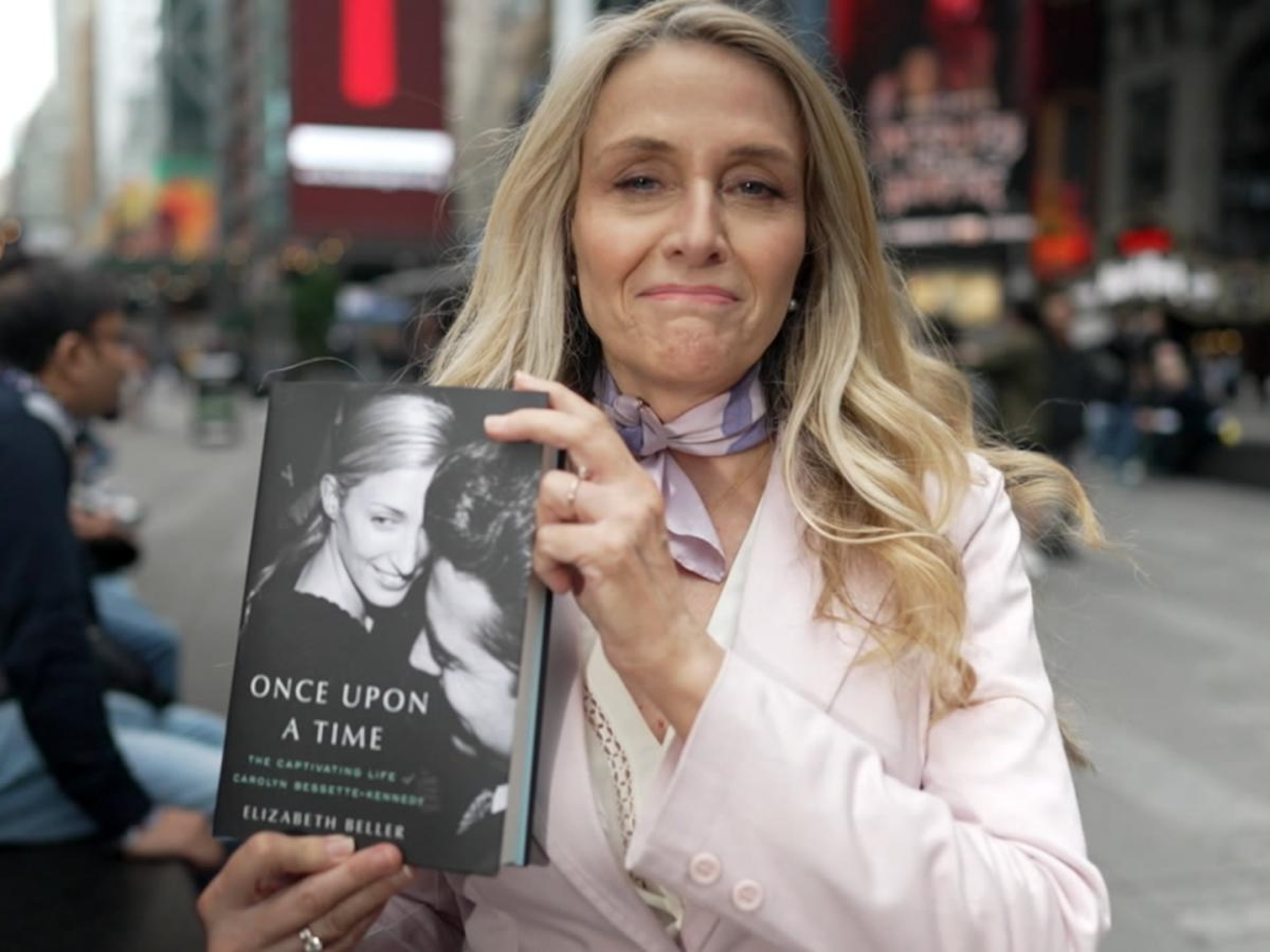 Carolyn Bessette-Kennedy book pays tribute to her 'warmth' 25 years after  death - ABC News, image size:3072x2304