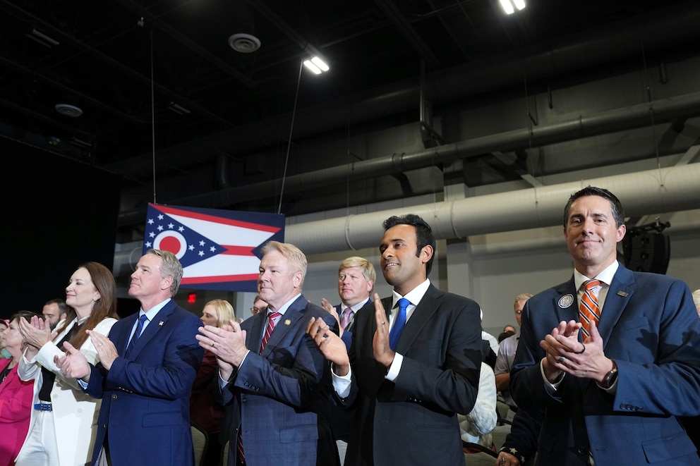 PHOTO: Vivek Ramaswamy attends a campaign rally with Vice President JD Vance at the Sharonville Convention Center on October 21, 2026 in Sharonville, Ohio.