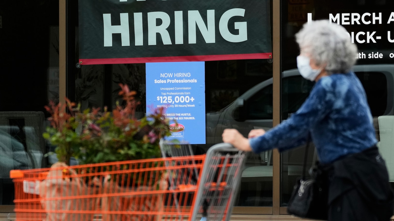  US unemployment claims rise but remain at healthy level