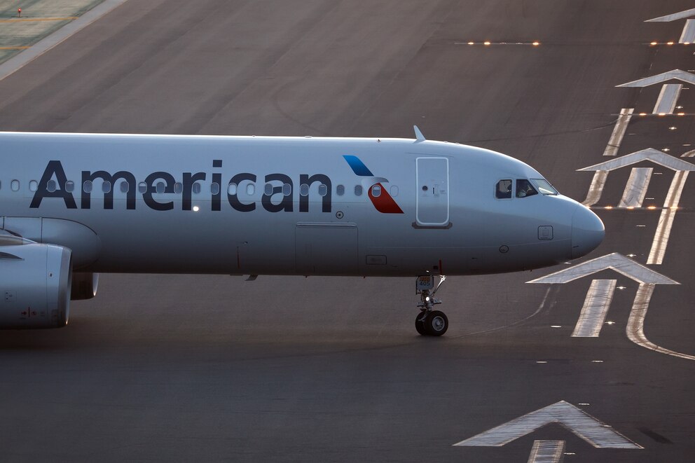 PHOTO: American Airlines At San Diego International Airport