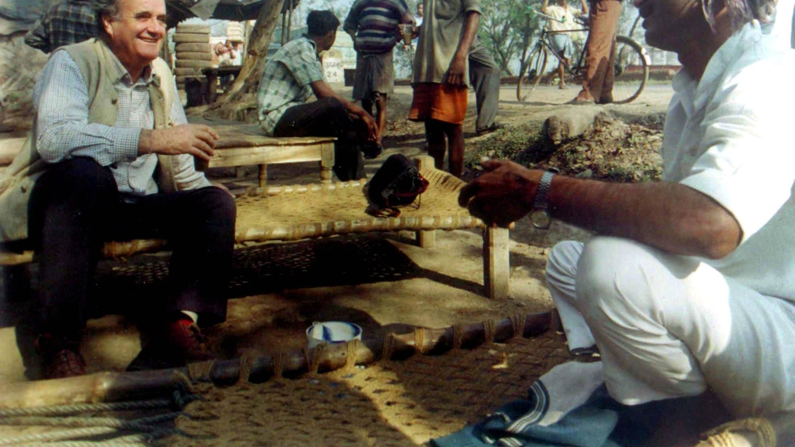 Марк Тъли дългогодишен кореспондент на BBC известен като гласът на