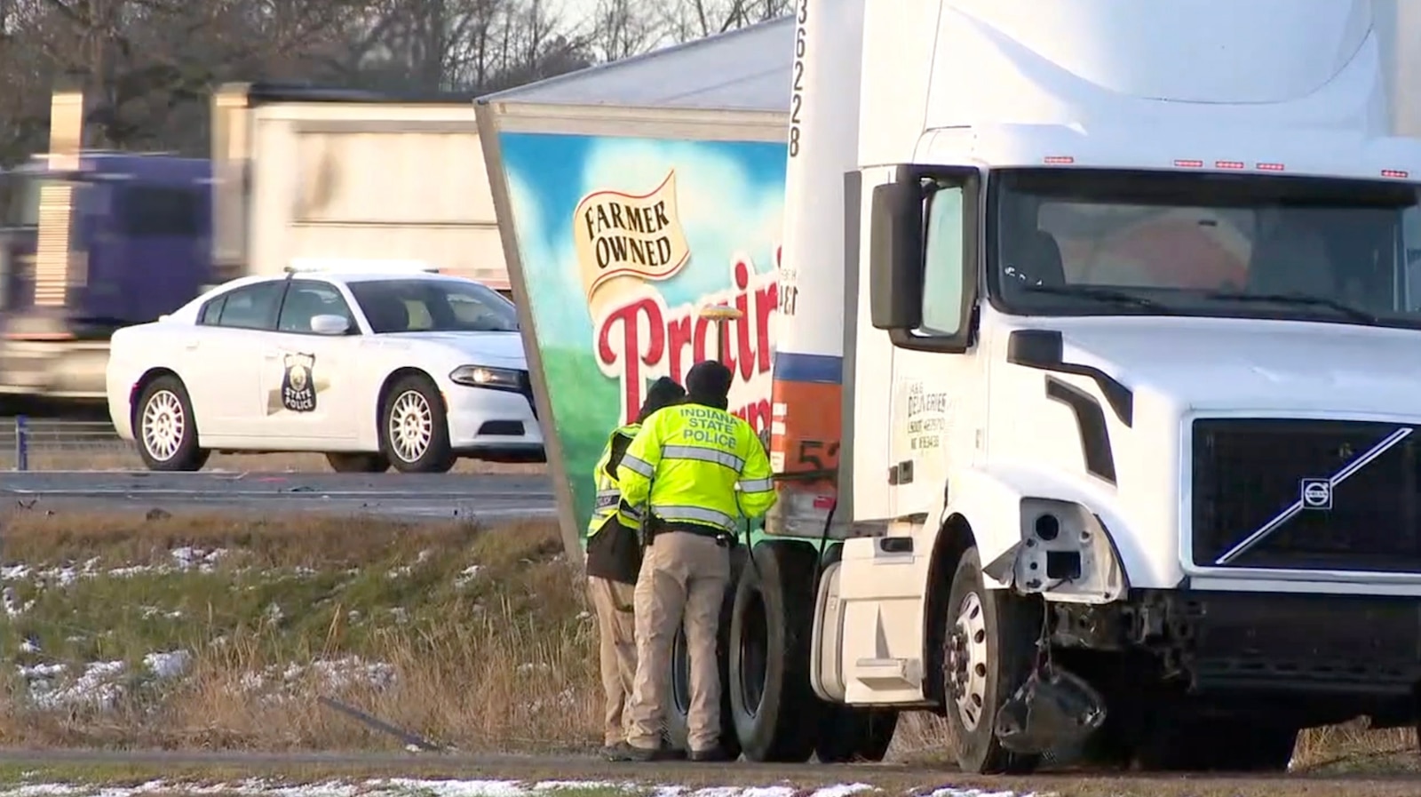 Sheriff's deputy fatally struck while assisting stranded motorist: Officials