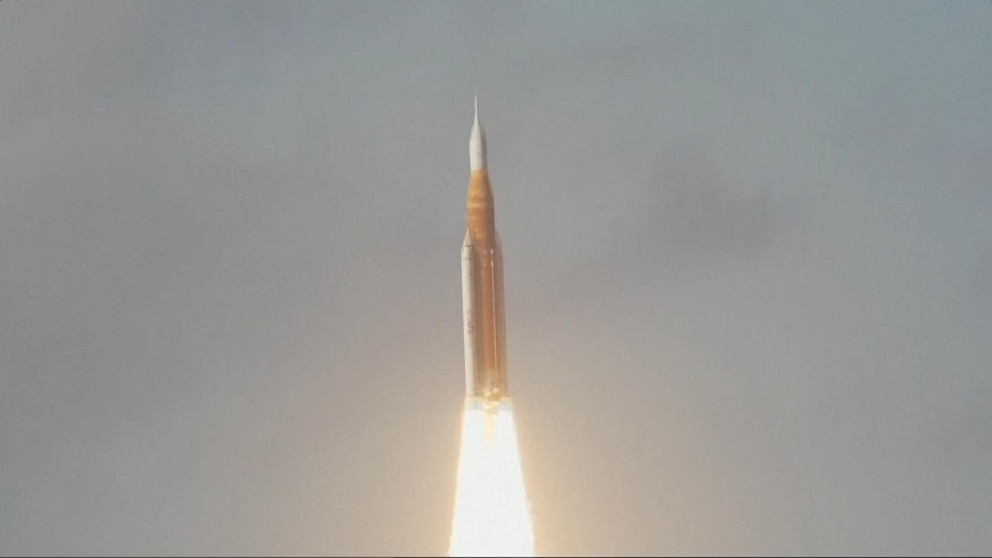 Video Artemis II crew lifts off for the moon