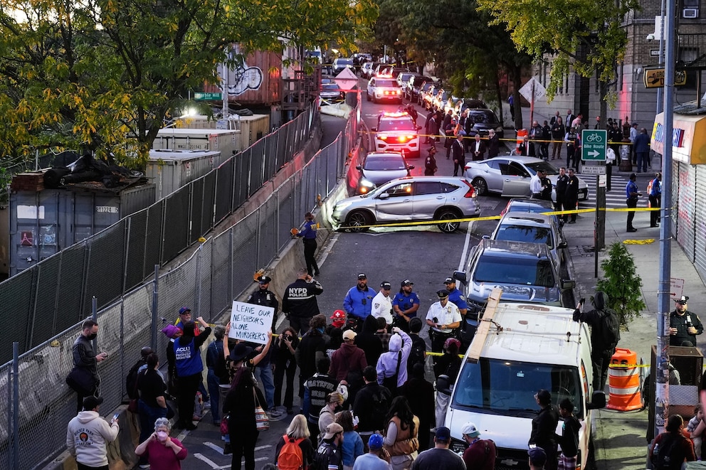 PHOTO: Federal Agents Shooting