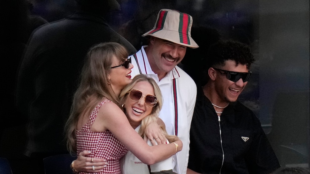 Taylor Swift and Travis Kelce attend the men’s final of the US Open with Patrick and Brittany Mahomes