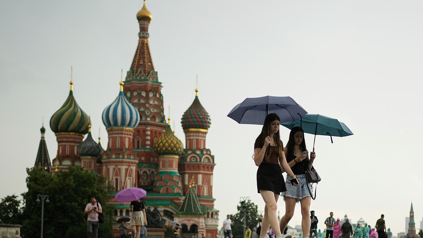 Moscow Under Extensive Drone Attack; Ukraine Proposes New Ceasefire Talks