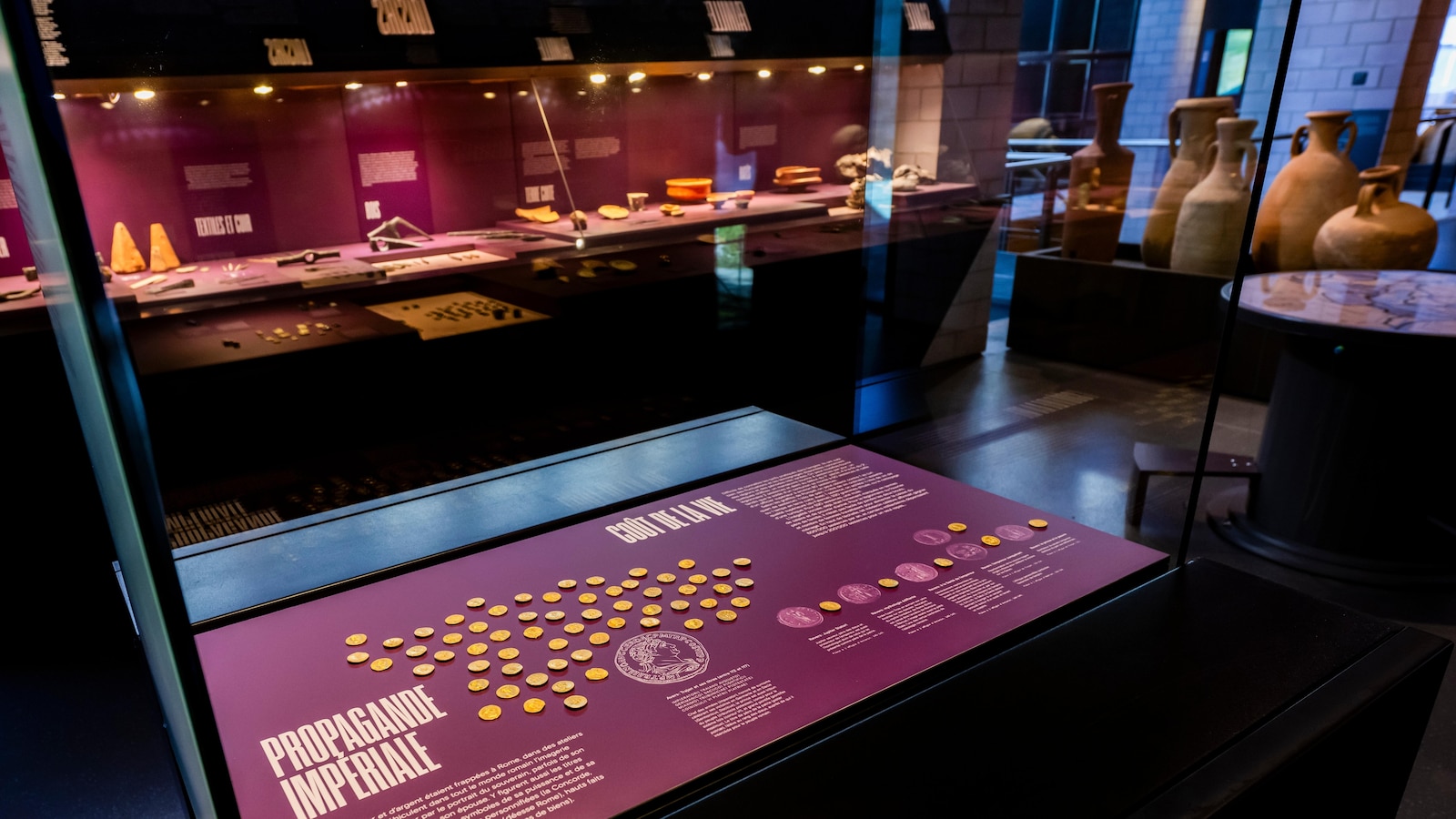 Dos ladrones dominan a los guardias y roban decenas de monedas de oro antiguas de un museo suizo