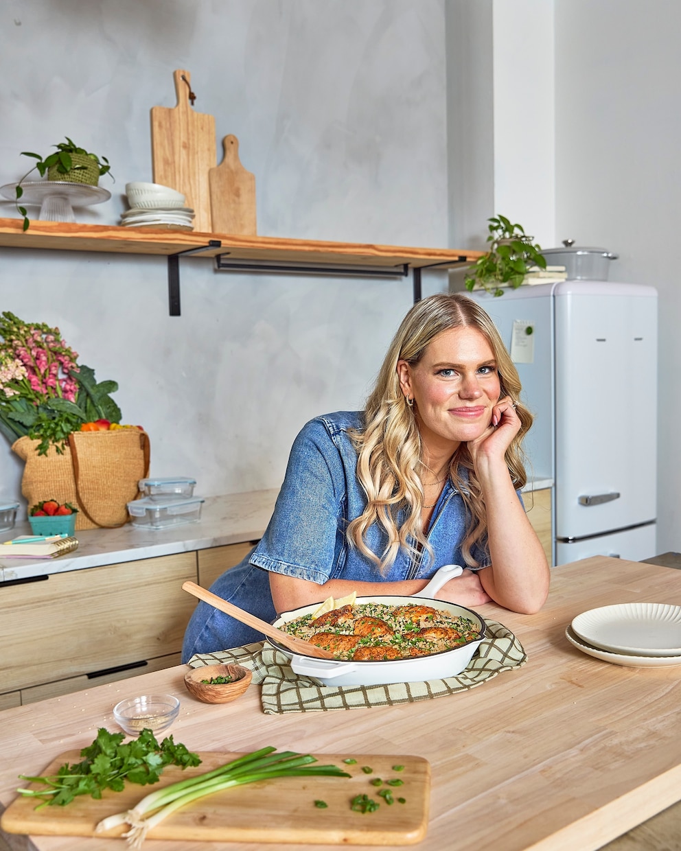 Kristen Bell Lets Her Daughters Drink Non-Alcoholic Beer, image size:992x1240