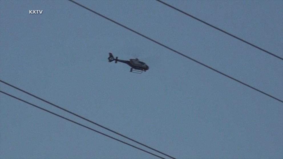 Video Manhunts still underway for 2 escaped murder suspects - ABC News