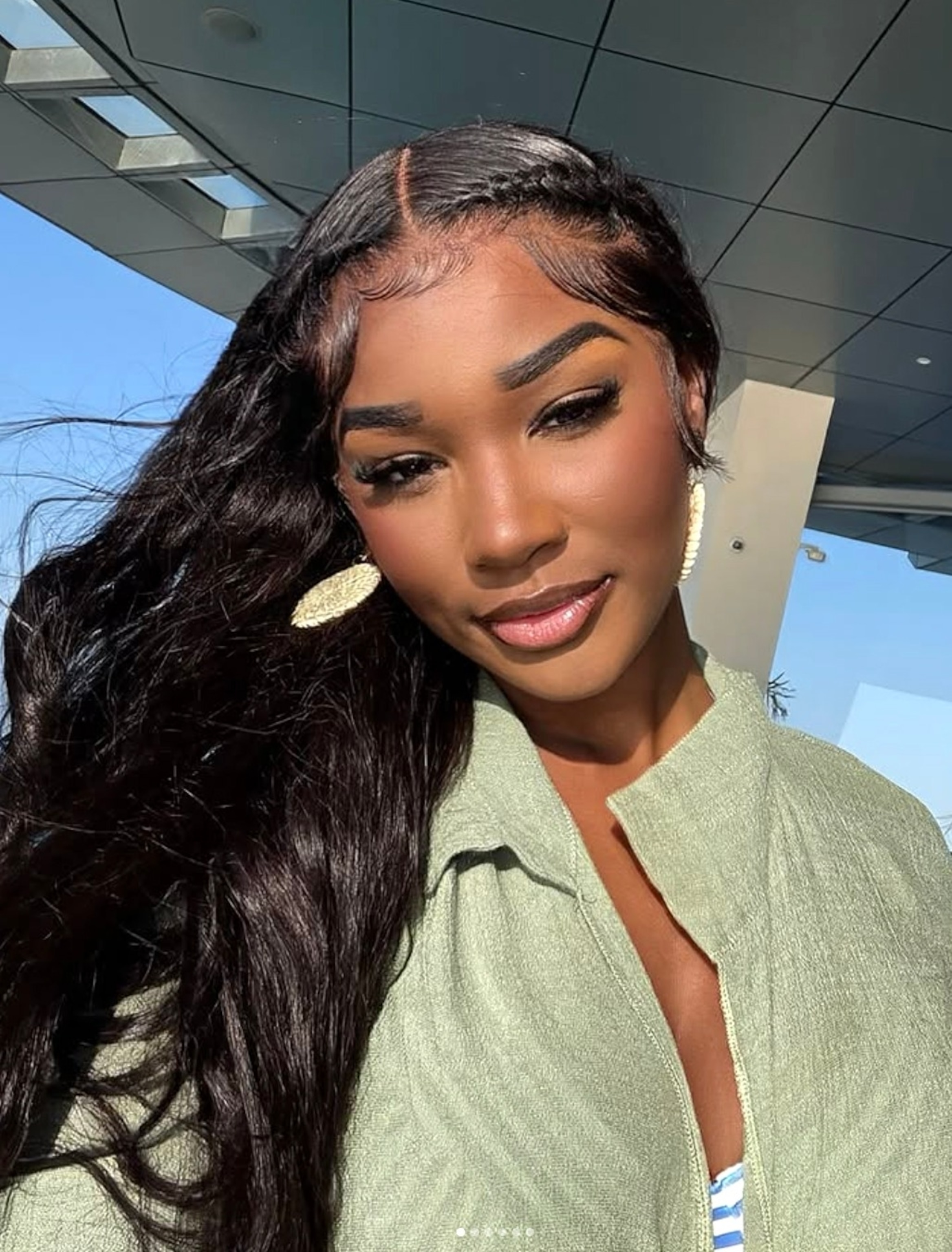 Ashly Robinson, an influencer who goes by the name Ashlee Jenae, is pictured in a social media post. @ashleejenae/Instagram